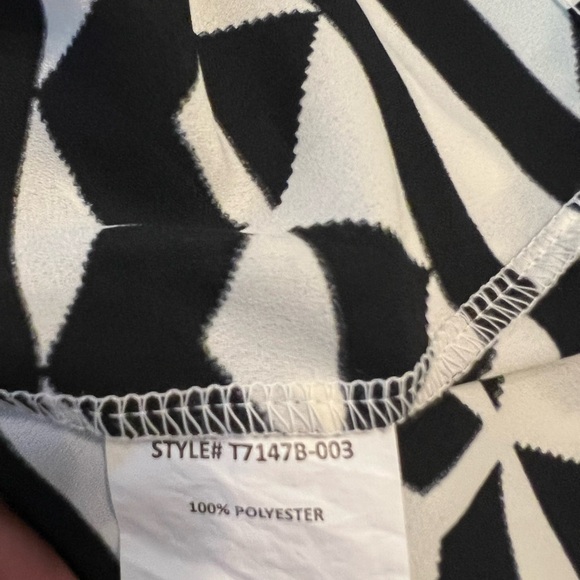 Lush Black and White Geometric Blouse Women’s Size Small Short Sleeve - Picture 6 of 7